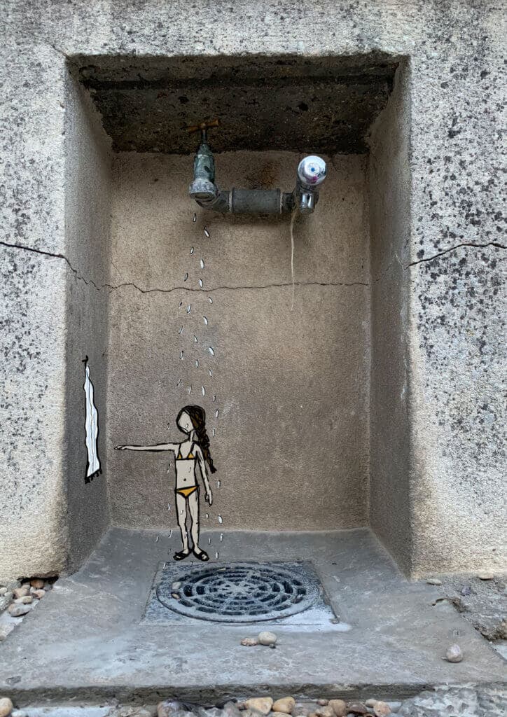 Frans meisje neemt een douche
